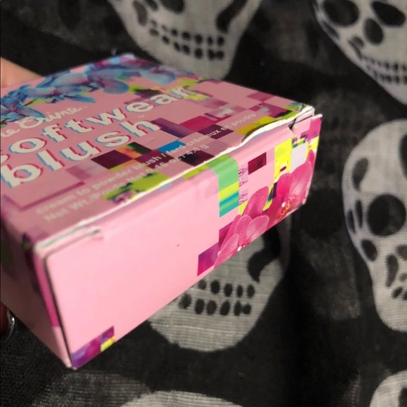 Lime Crime Softwear Blush in Flower.AI - Picture 4 of 8